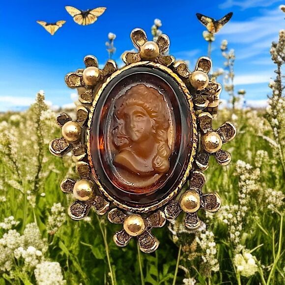 Root Beer Amber Glass Cameo Brooch Pin Antique Gold Tone MINI Carved Victorian - Picture 10 of 15